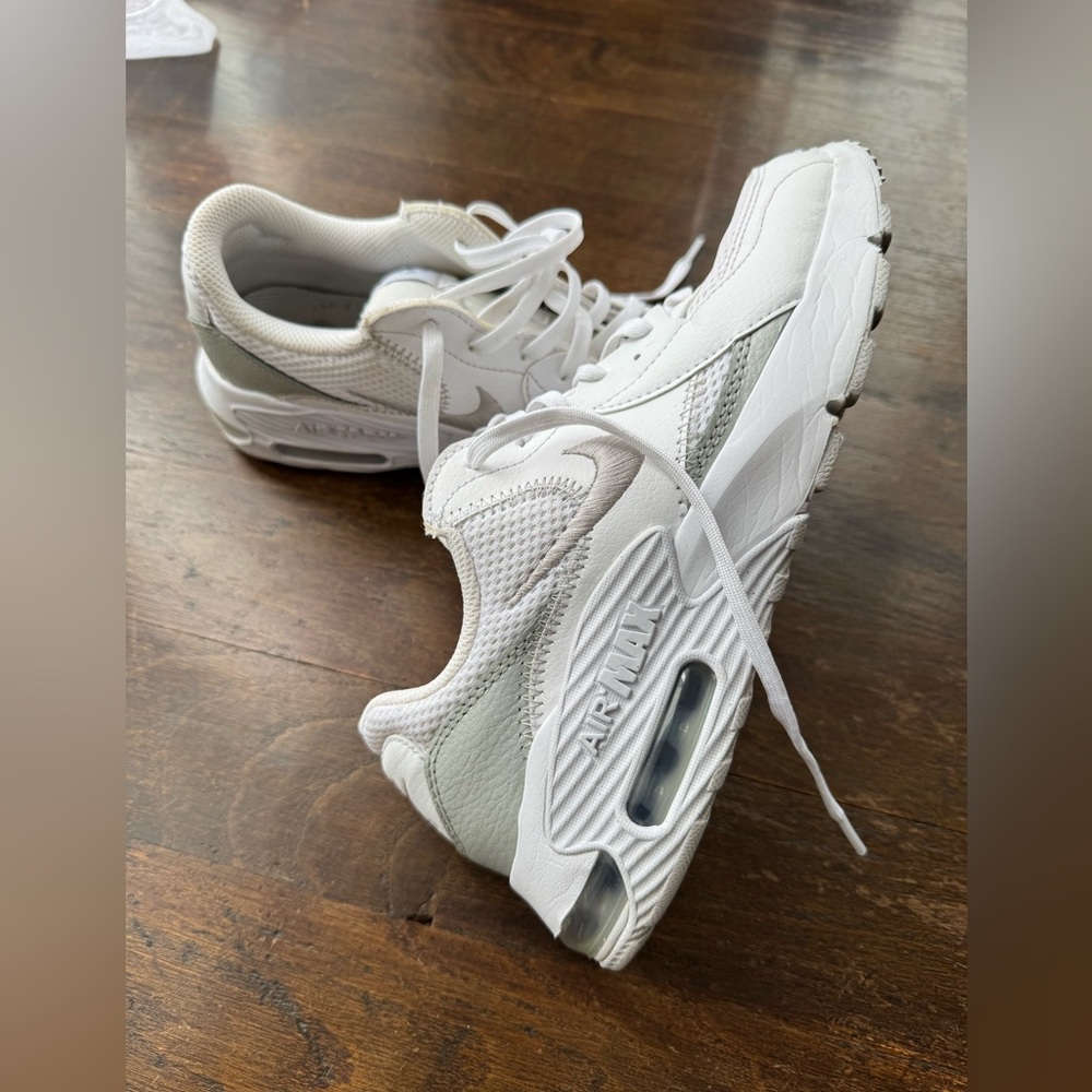Nike Air Max Excee White Metallic Platinum Women’s Shoes Gently used 7.5